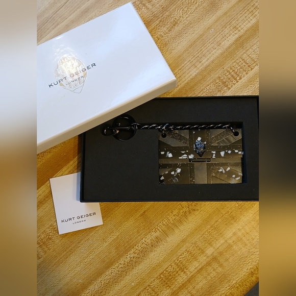 Kurt Geiger NWT/NIB Black & Silver Acrylic Keychain/Bag Charm - Picture 3 of 8
